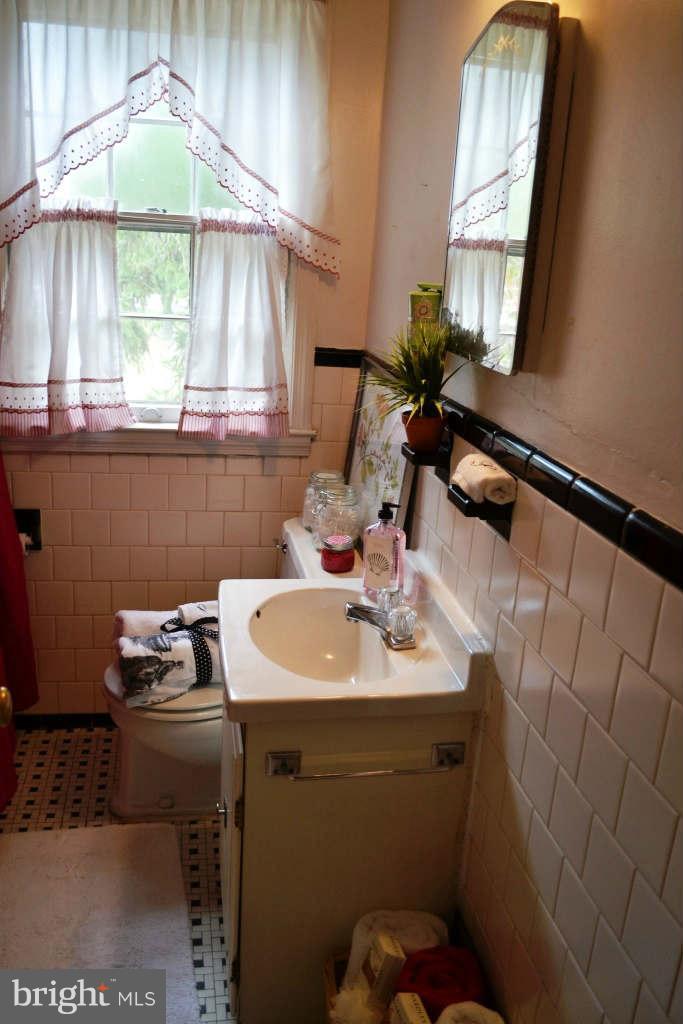 8325 Pleasant Plains Road Baltimore, MD 21286 - Photo 19 of 21 Bath