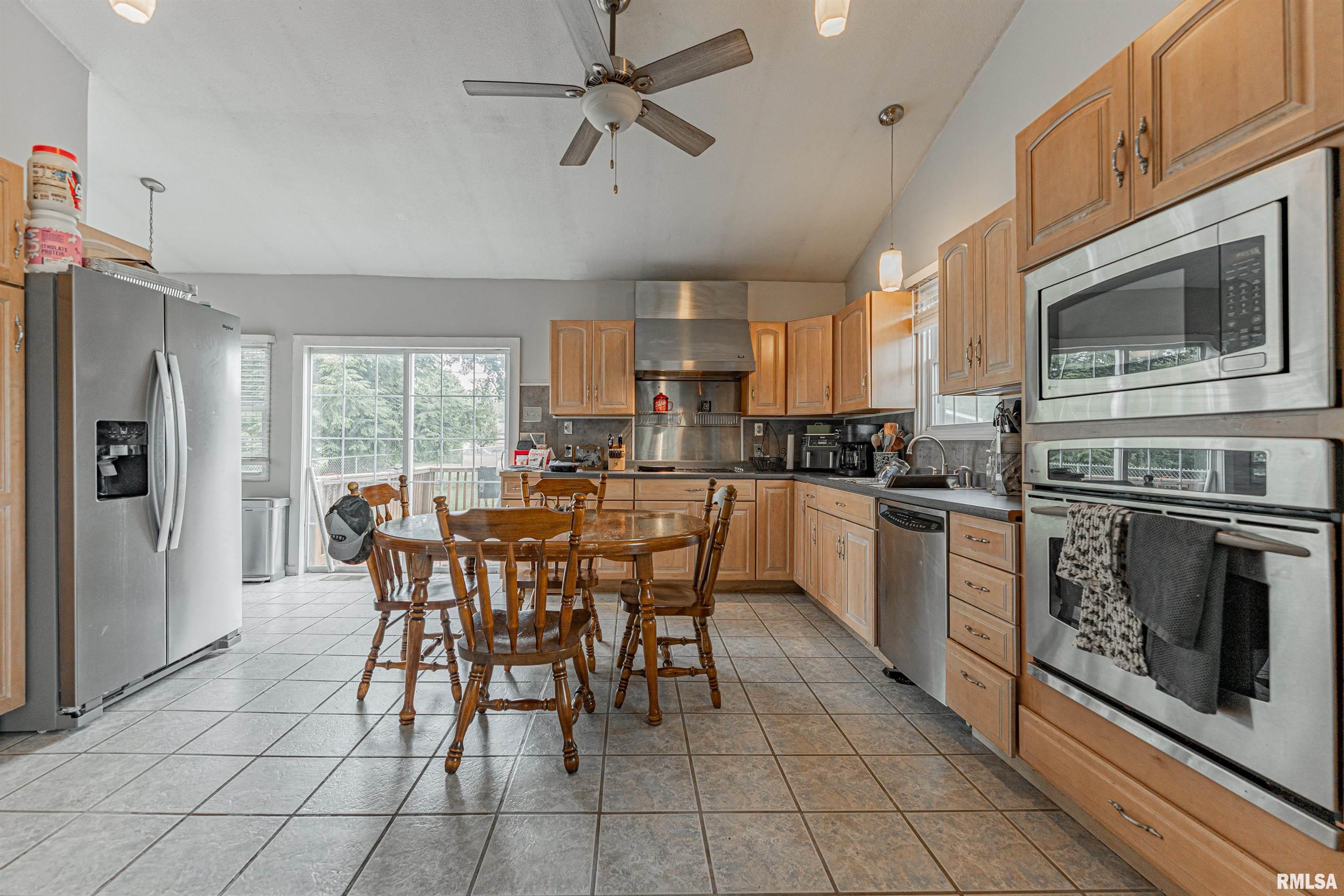 264 East Main Street Warrensburg, IL 62573 - Photo 5 of 24