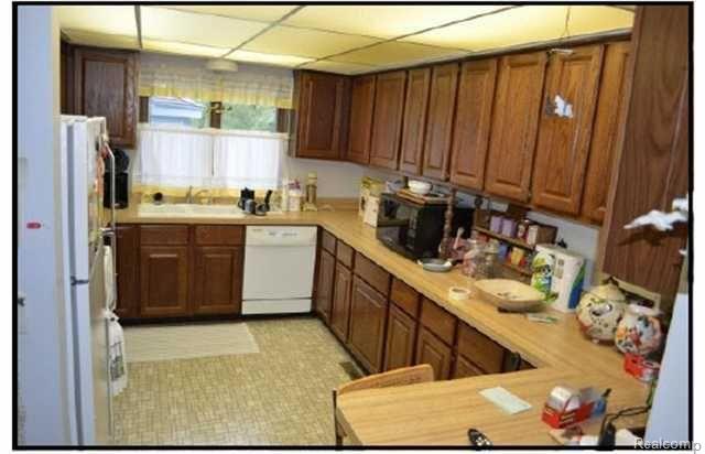 4605 Hessen Road Casco, MI 48064 - Photo 14 of 23 Kitchen