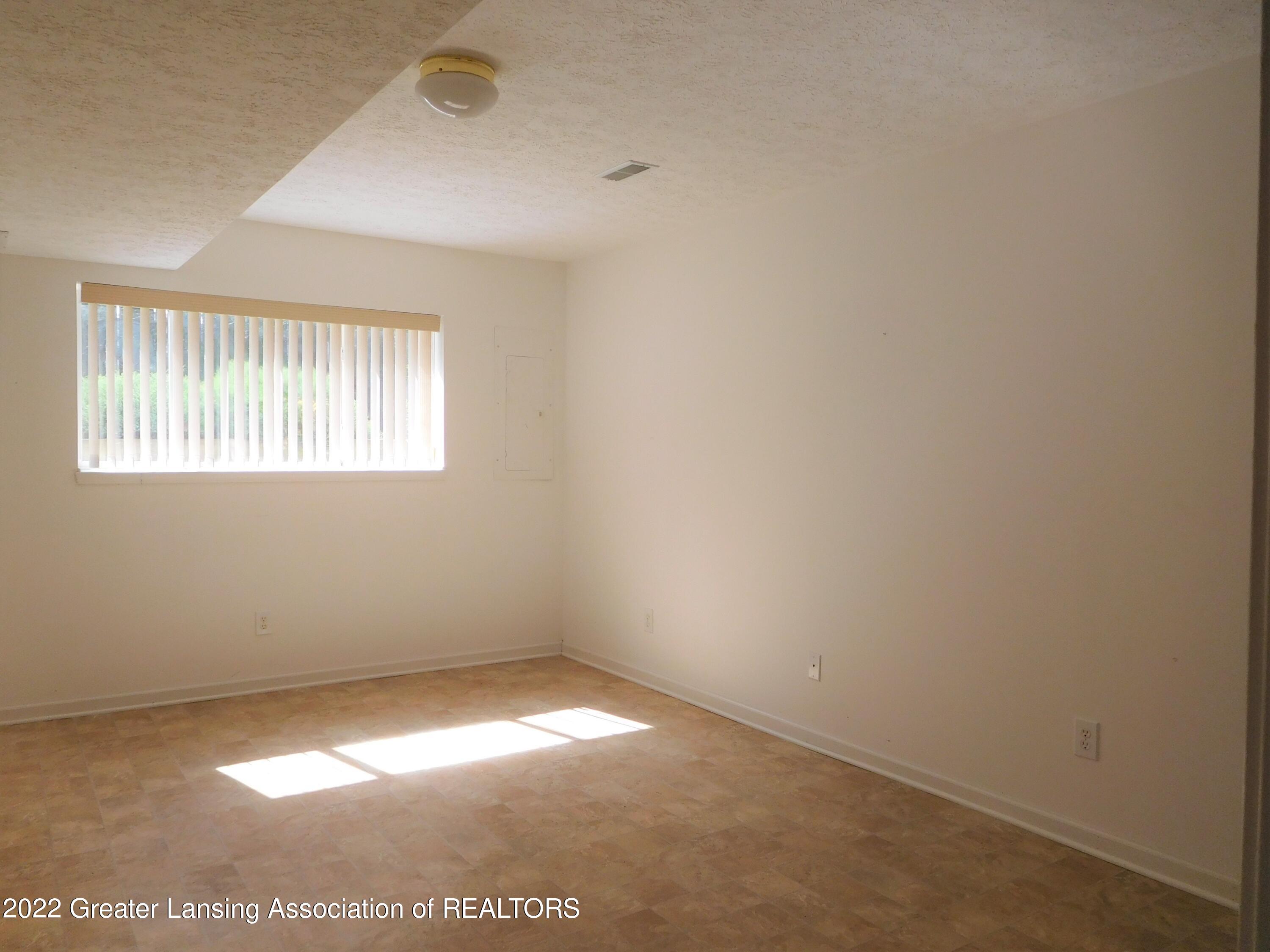 2415 North Aurelius Road, Unit 33 Holt, MI 48842 - Photo 17 of 21 DSCN4952 (2)