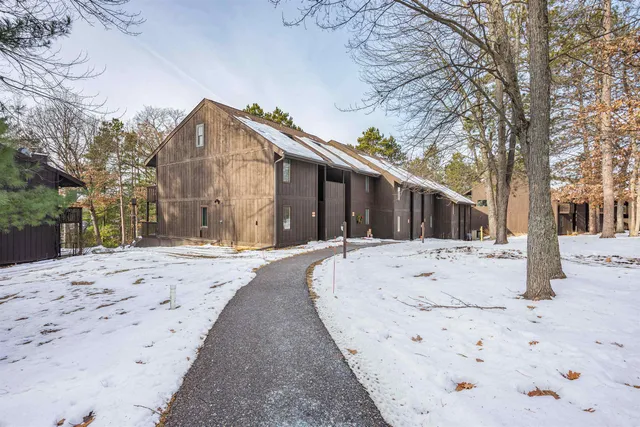 $185,000 | 8 Elm Trail, Wisconsin Dells, WI 53965