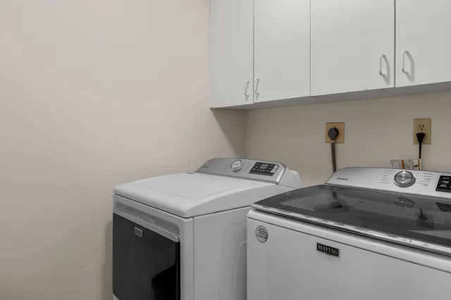 a view of entryway with workspace