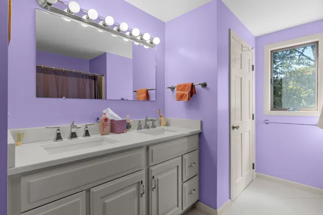 a view of a house with backyard and porch