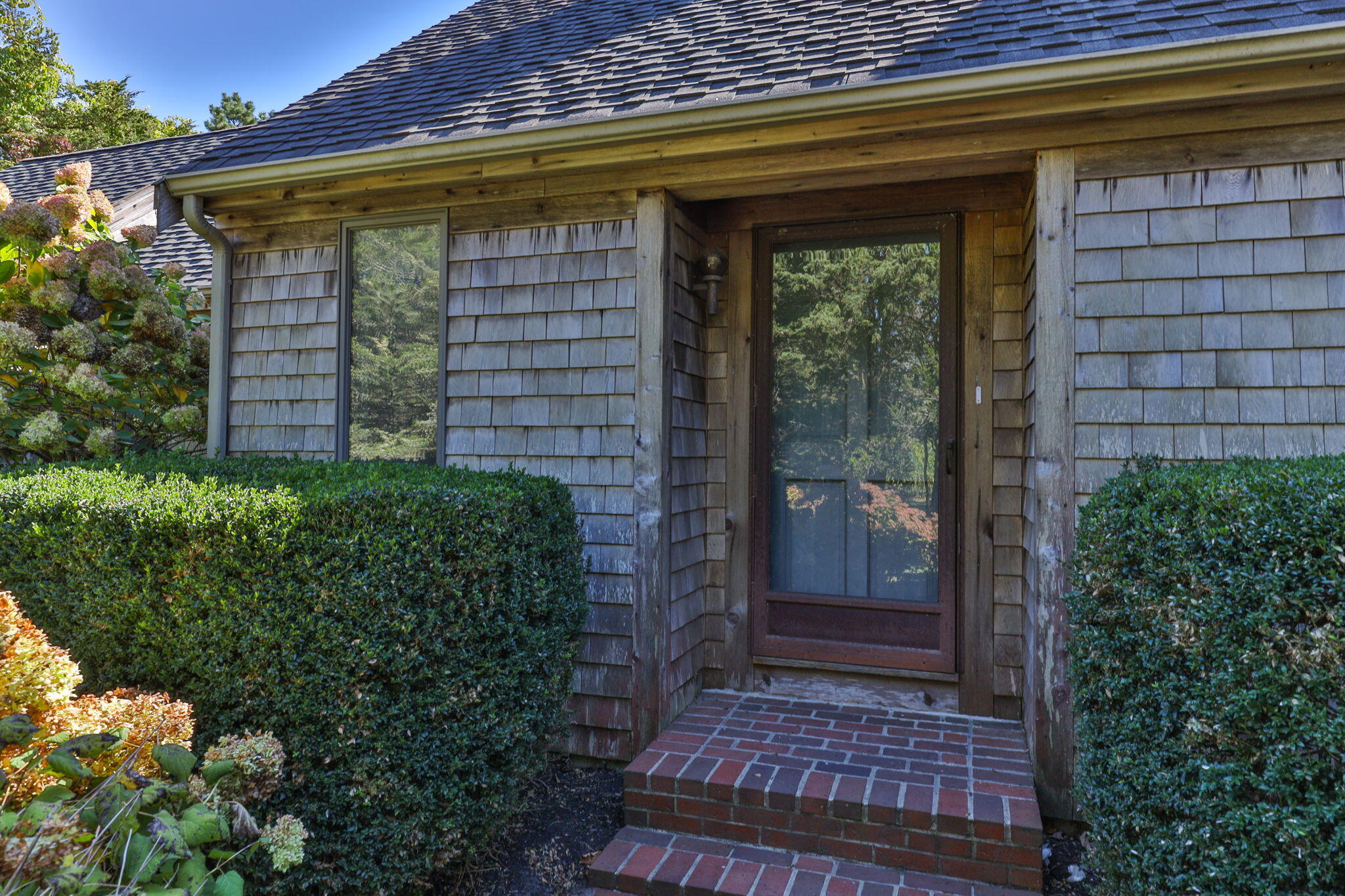 25 Twin Rocks Drive Eastham, MA 02642 - Photo 5 of 61 a front view of a house with a garden