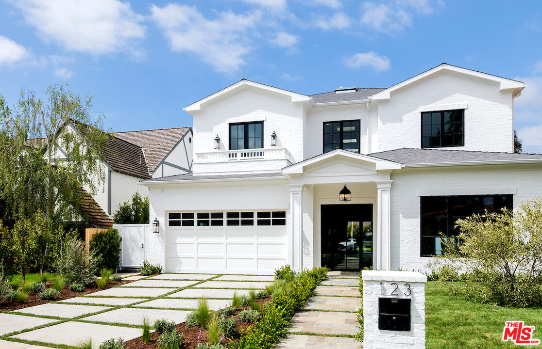 123 North Anita Avenue Los Angeles, CA 90049 - Photo 1 of 19 a view of white house