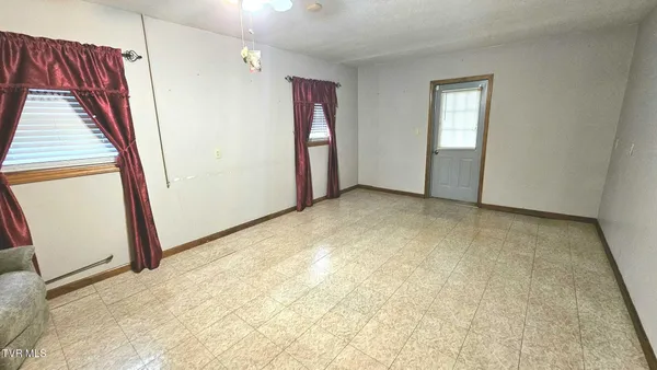 $190,000 | 323 6th Street Northwest, Coeburn, VA 24230