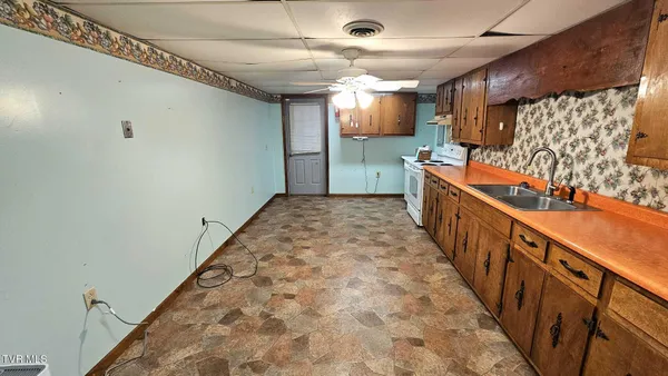 $190,000 | 323 6th Street Northwest, Coeburn, VA 24230