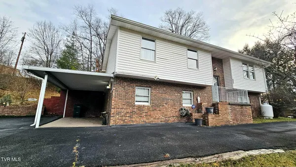 $190,000 | 323 6th Street Northwest, Coeburn, VA 24230