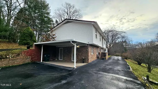 $190,000 | 323 6th Street Northwest, Coeburn, VA 24230