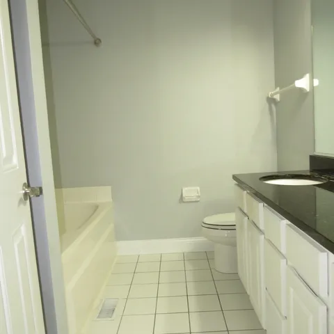 $2,400 | 43 Foxcroft Road, Unit 115, Naperville, IL 60565