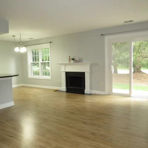 $2,400 | 43 Foxcroft Road, Unit 115, Naperville, IL 60565