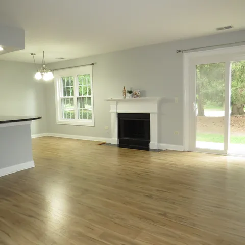 $2,400 | 43 Foxcroft Road, Unit 115, Naperville, IL 60565