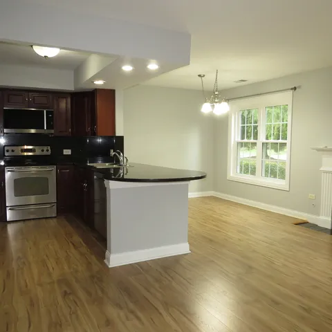 $2,400 | 43 Foxcroft Road, Unit 115, Naperville, IL 60565