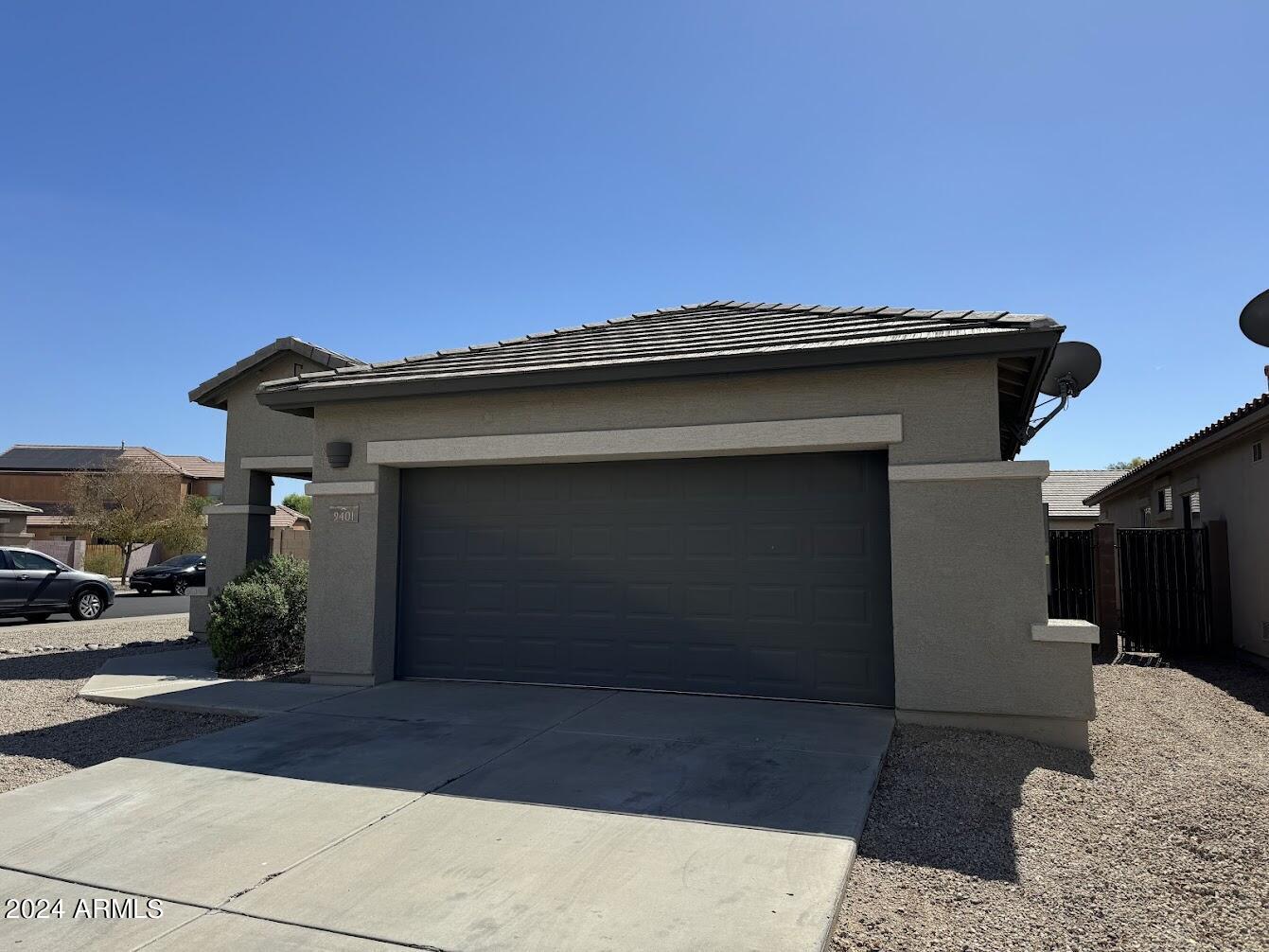9401 West Berkeley Road Phoenix, AZ 85037 - Photo 3 of 27 a house with a outdoor space