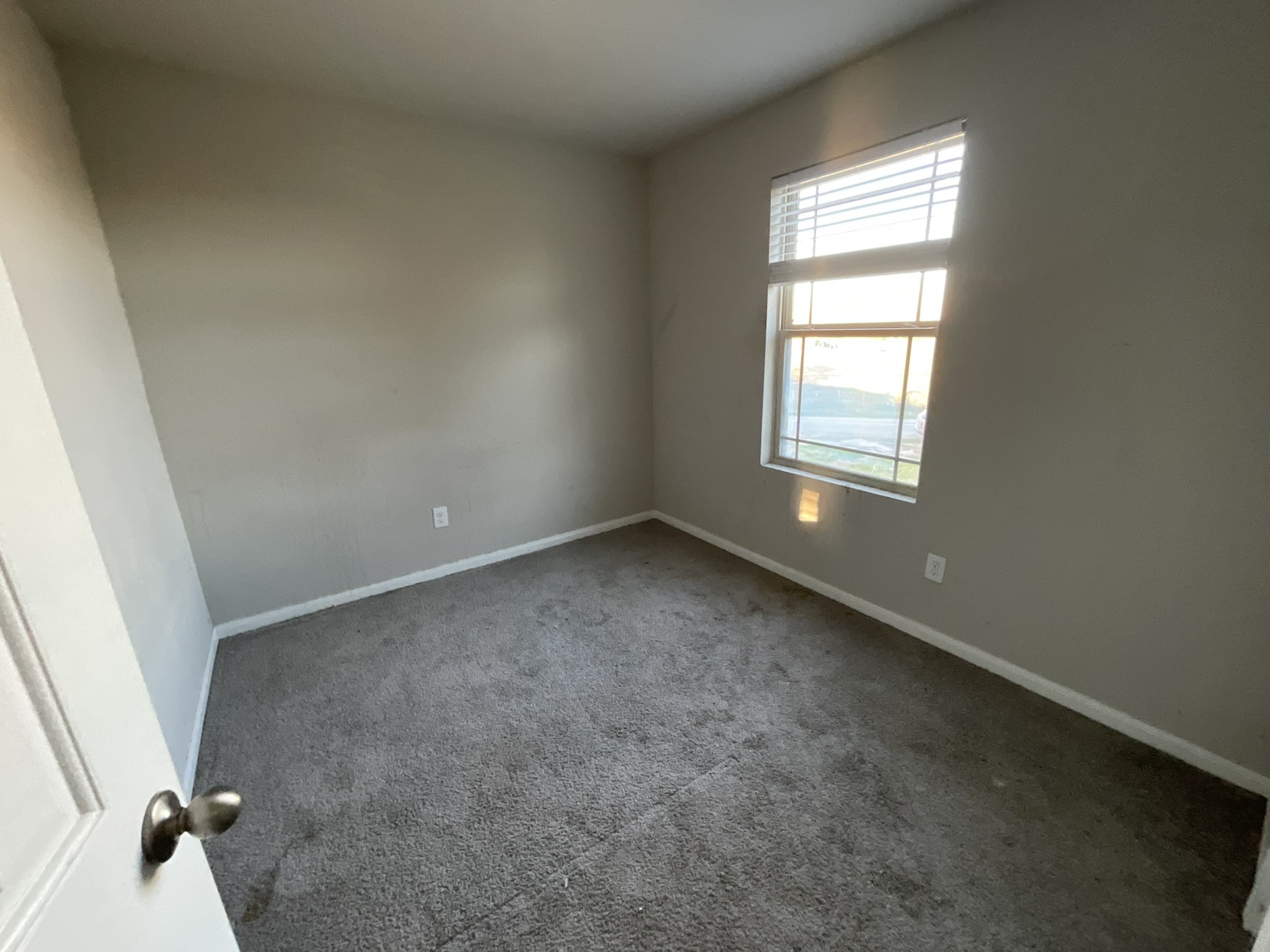 803 North Spanish Camp Road Wharton, TX 77488 - Photo 8 of 13 an empty room with a window