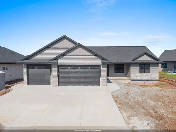 $514,900 | 1441 Crossroads Drive, De Pere, WI 54115