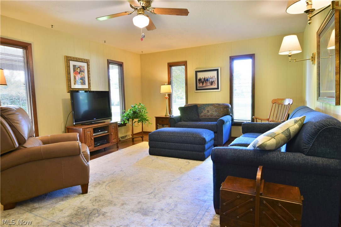 6107 Shaffer Road Northwest Warren, OH 44481 - Photo 5 of 35 Gallery Image 5