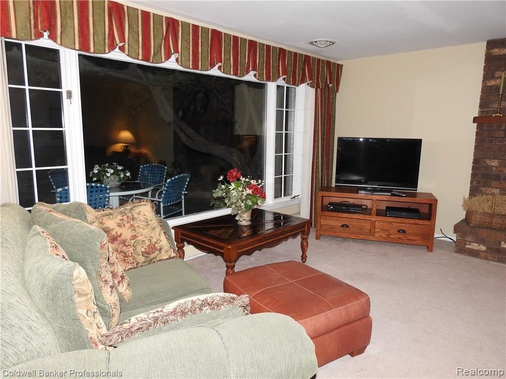 1550 Rulane Drive Lapeer, MI 48446 - Photo 20 of 43 Family room