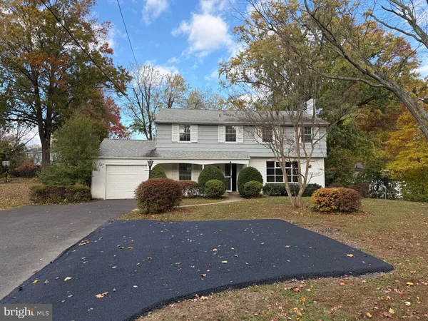 a house view with a outdoor space