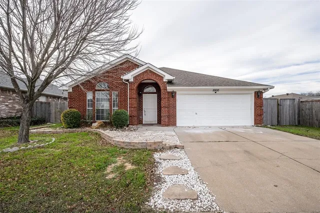$2,850 | 5900 Rising Meadow Drive, Arlington, TX 76018