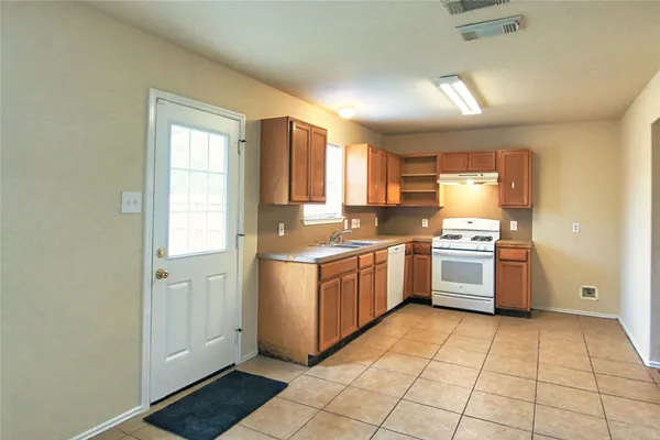 $2,000 | 7419 Kennemer Drive, Humble, TX 77338