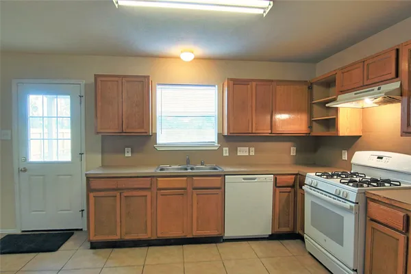 $2,000 | 7419 Kennemer Drive, Humble, TX 77338