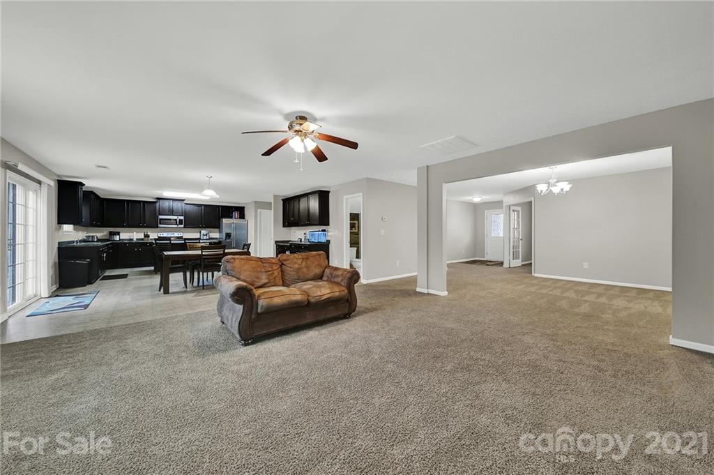 4912 McClure Road Charlotte, NC 28216 - Photo 13 of 48