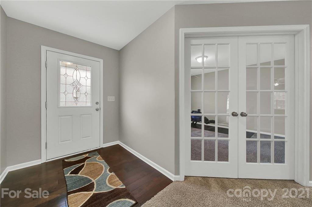 4912 McClure Road Charlotte, NC 28216 - Photo 3 of 48