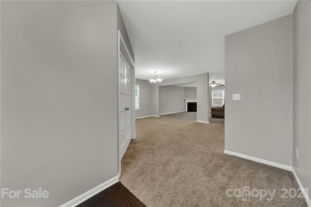 4912 McClure Road Charlotte, NC 28216 - Photo 4 of 48
