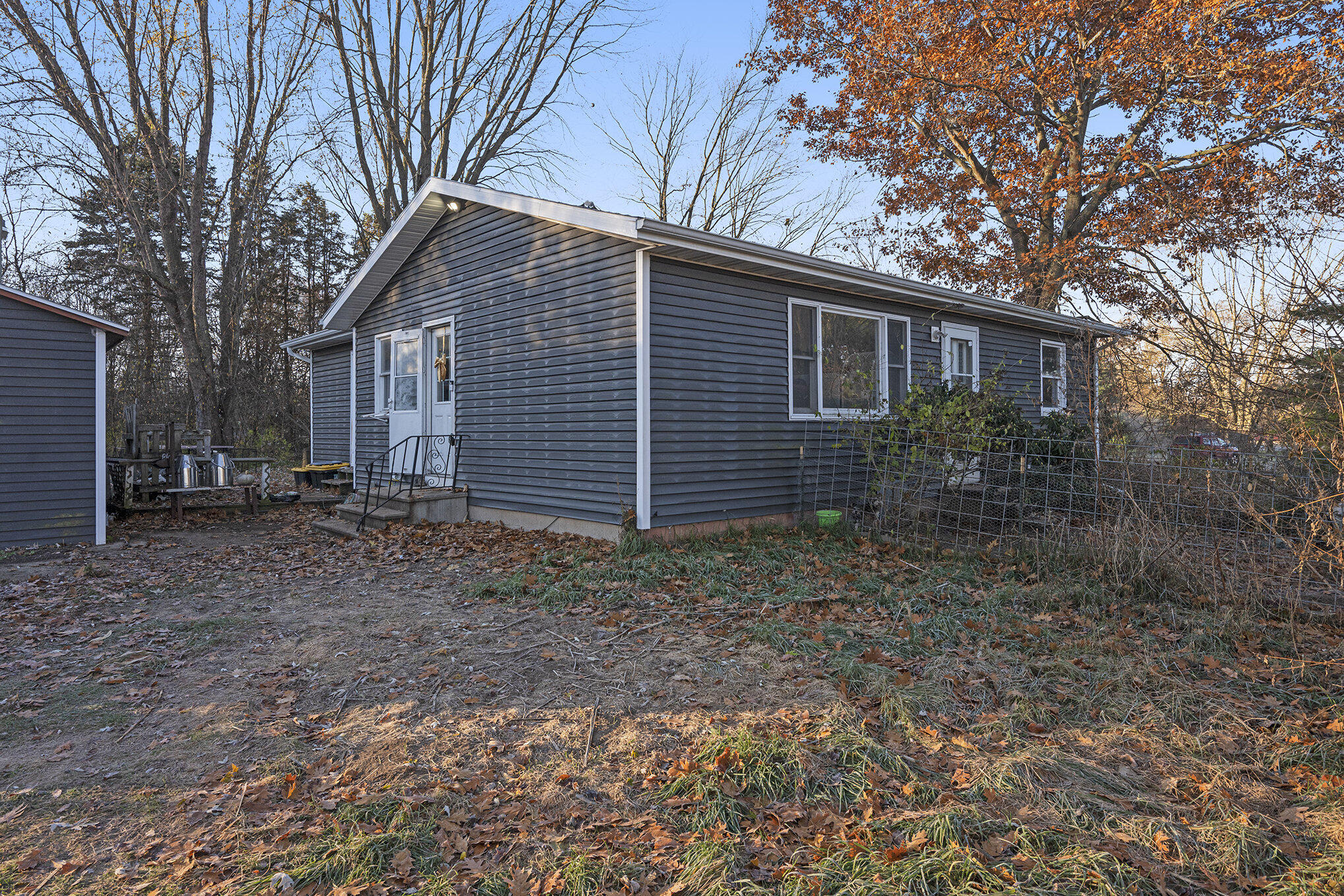 631 Marsh Road Plainwell, MI 49080 - Photo 3 of 31 002_crs_9474_467