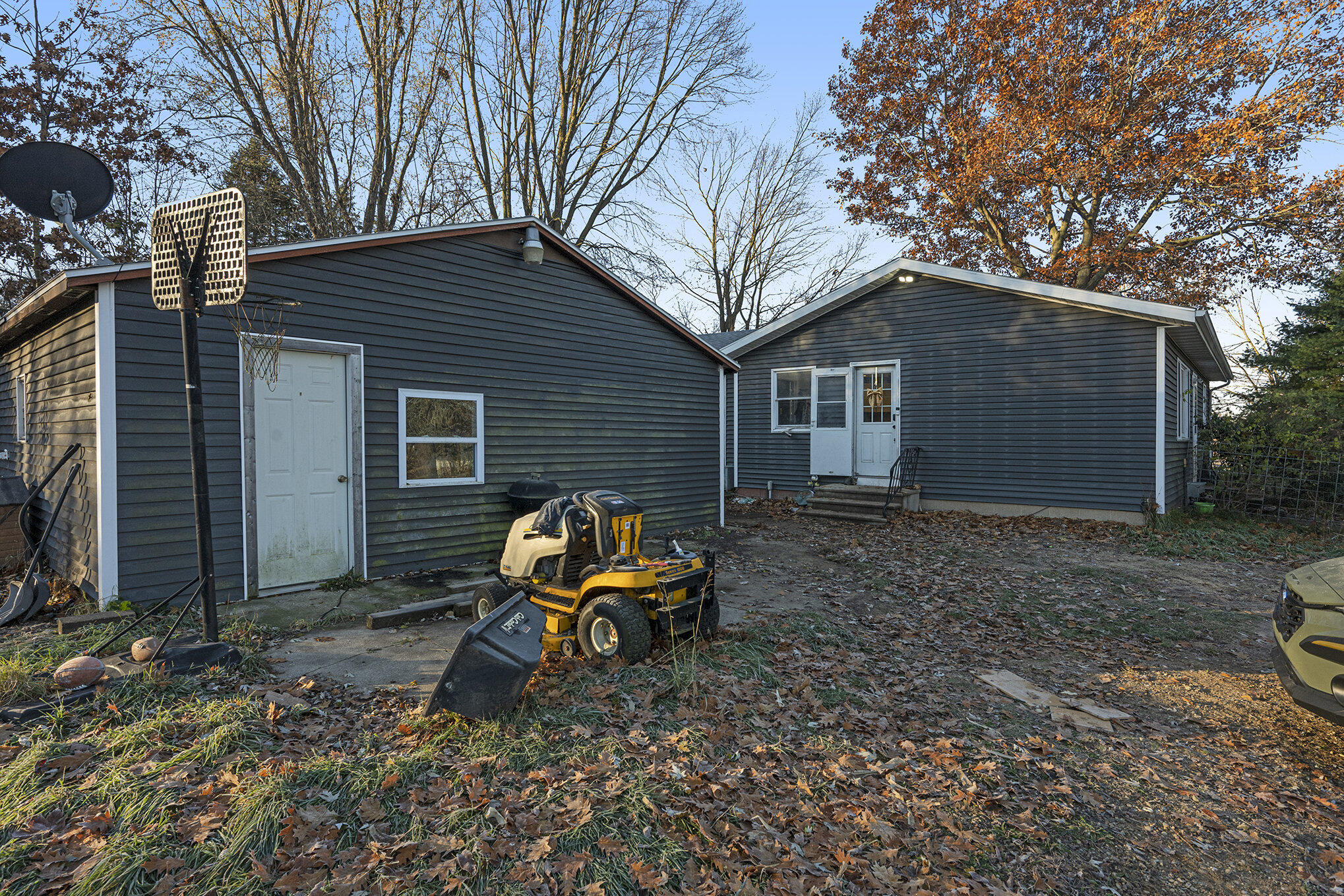 631 Marsh Road Plainwell, MI 49080 - Photo 4 of 31 003_crs_9476_860