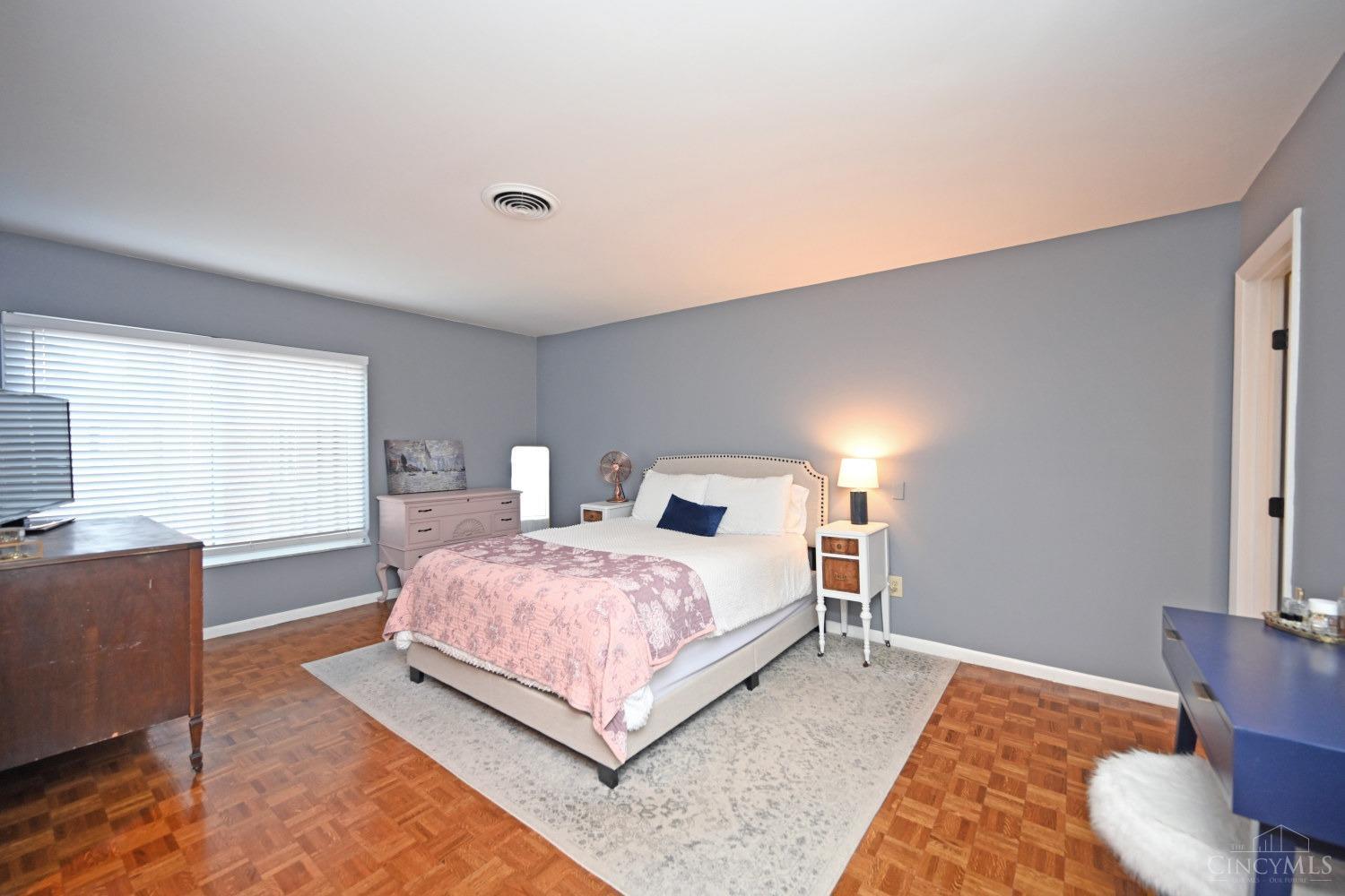 2400 Madison Road, Unit 12 Cincinnati, OH 45208 - Photo 37 of 50 Gallery Image 37
