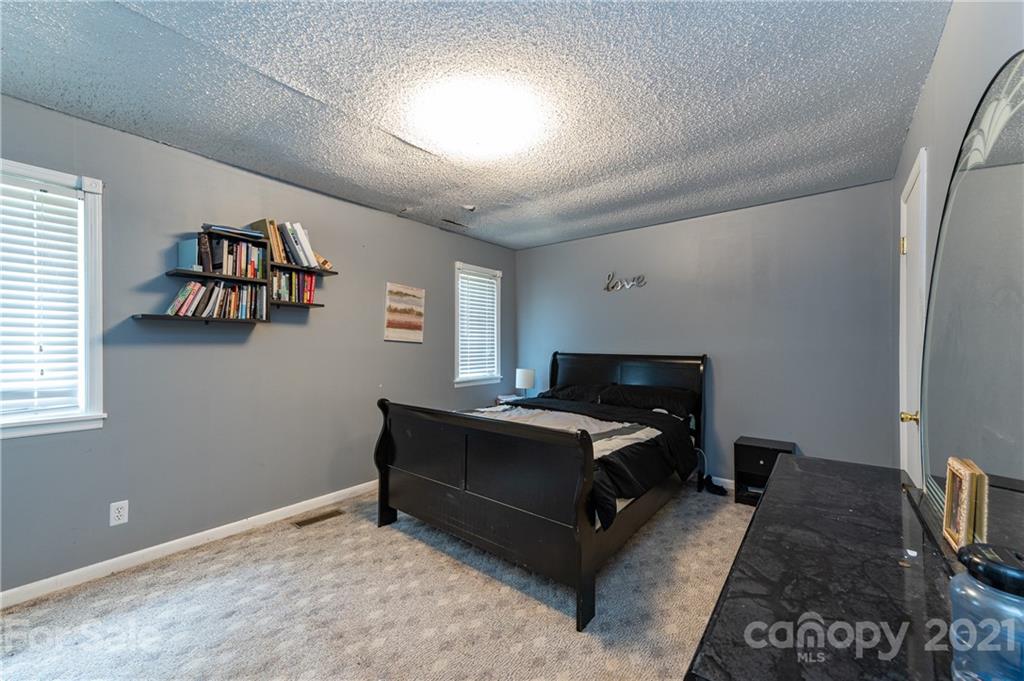 2026 State Rd S-29-726 Lancaster, SC 29720 - Photo 22 of 29 a living room with furniture