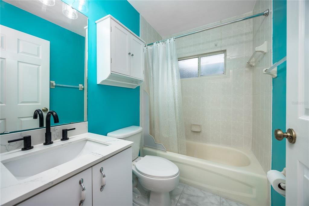 5829 Southwest 86th Street Gainesville, FL 32608 - Photo 24 of 57 Guest Bath