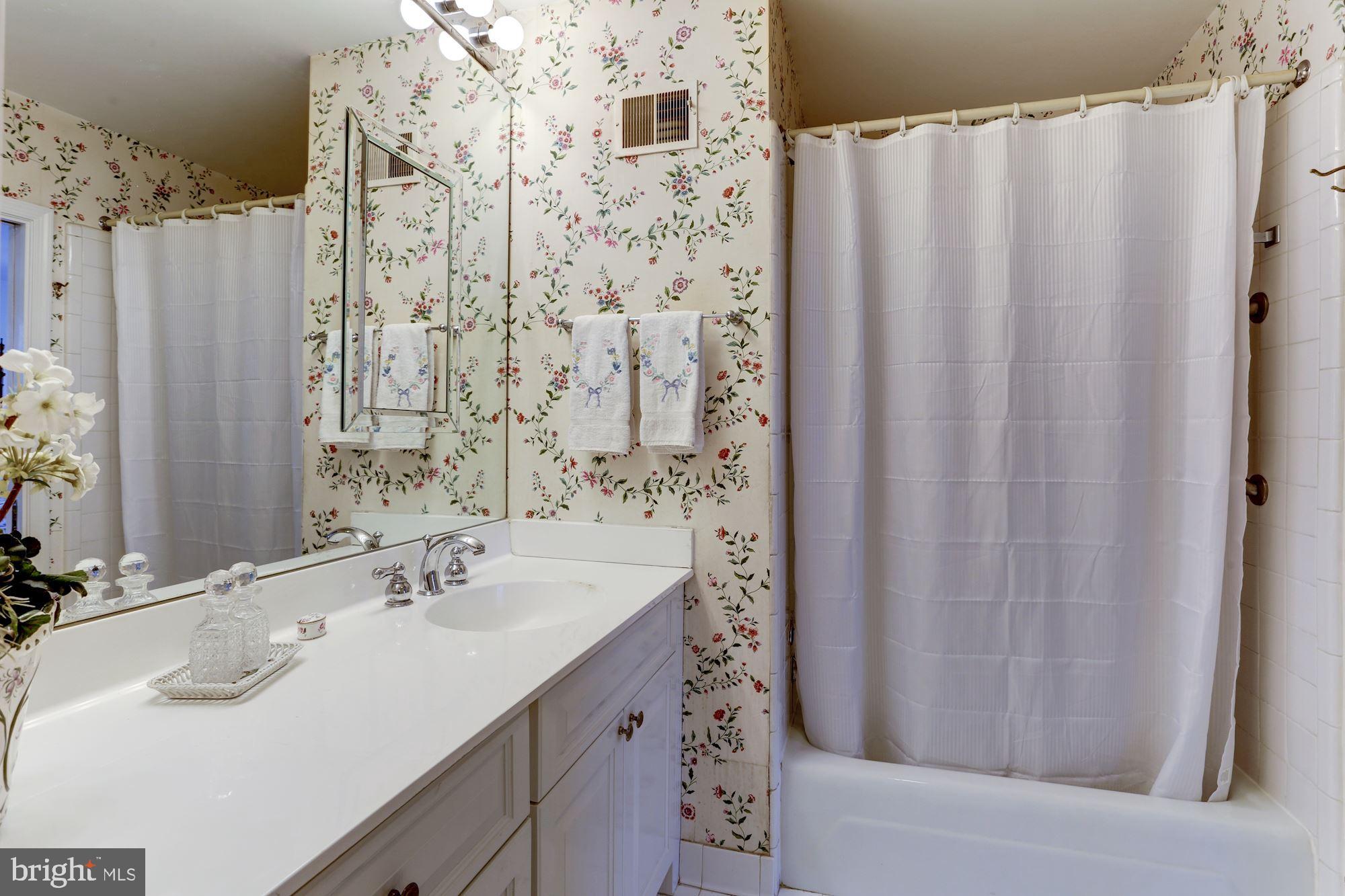 4401 Tournay Road Bethesda, MD 20816 - Photo 24 of 39 Bathroom on second level
