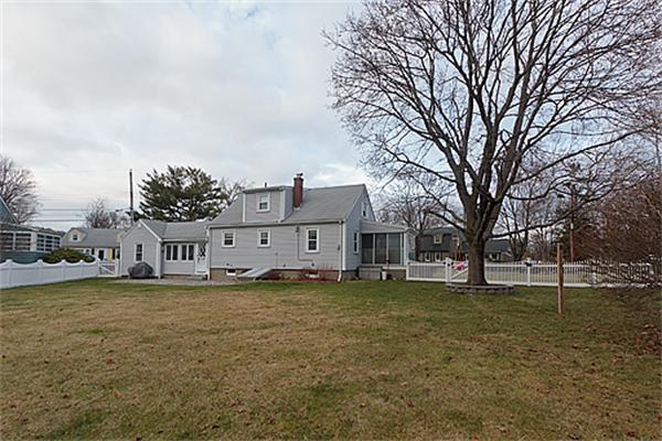 32 Mayflower Road Woburn, MA 01801 - Photo 27 of 30 Gallery Image 27