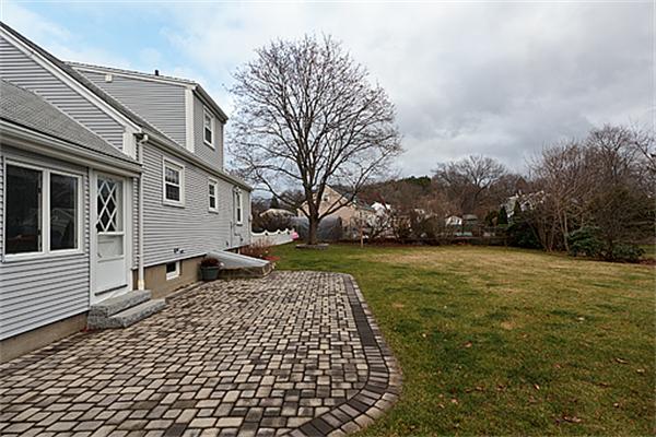 32 Mayflower Road Woburn, MA 01801 - Photo 28 of 30 Gallery Image 28