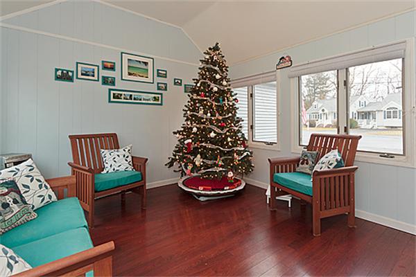 32 Mayflower Road Woburn, MA 01801 - Photo 3 of 30 Gallery Image 3