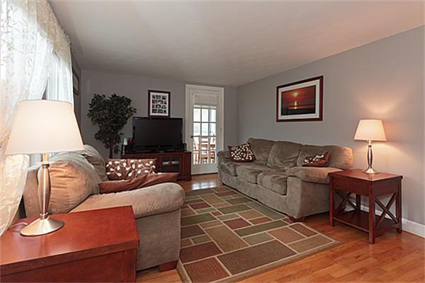 32 Mayflower Road Woburn, MA 01801 - Photo 10 of 30 Gallery Image 10