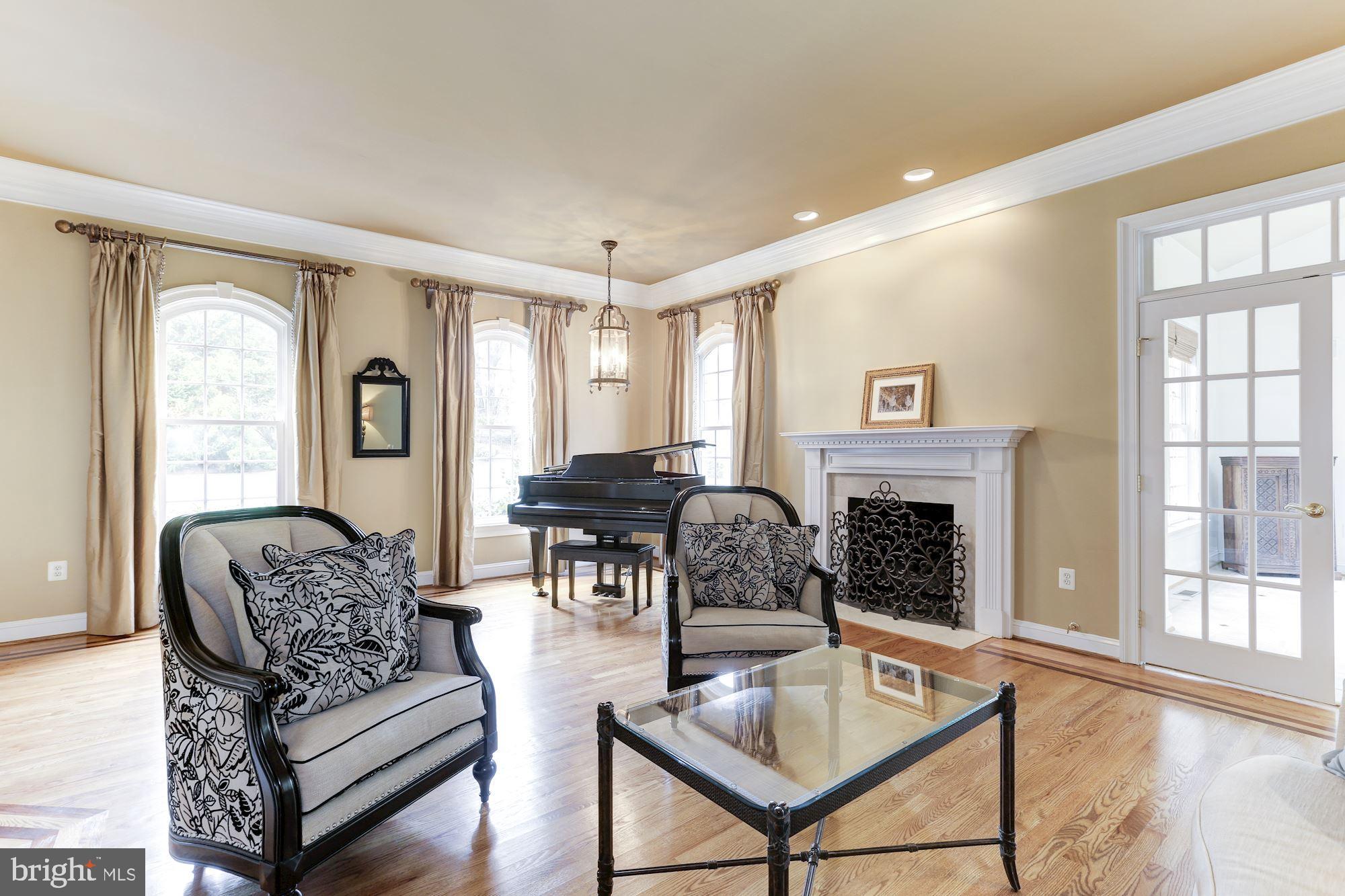 451 Walker Road Great Falls, VA 22066 - Photo 11 of 57 Gallery Image 11