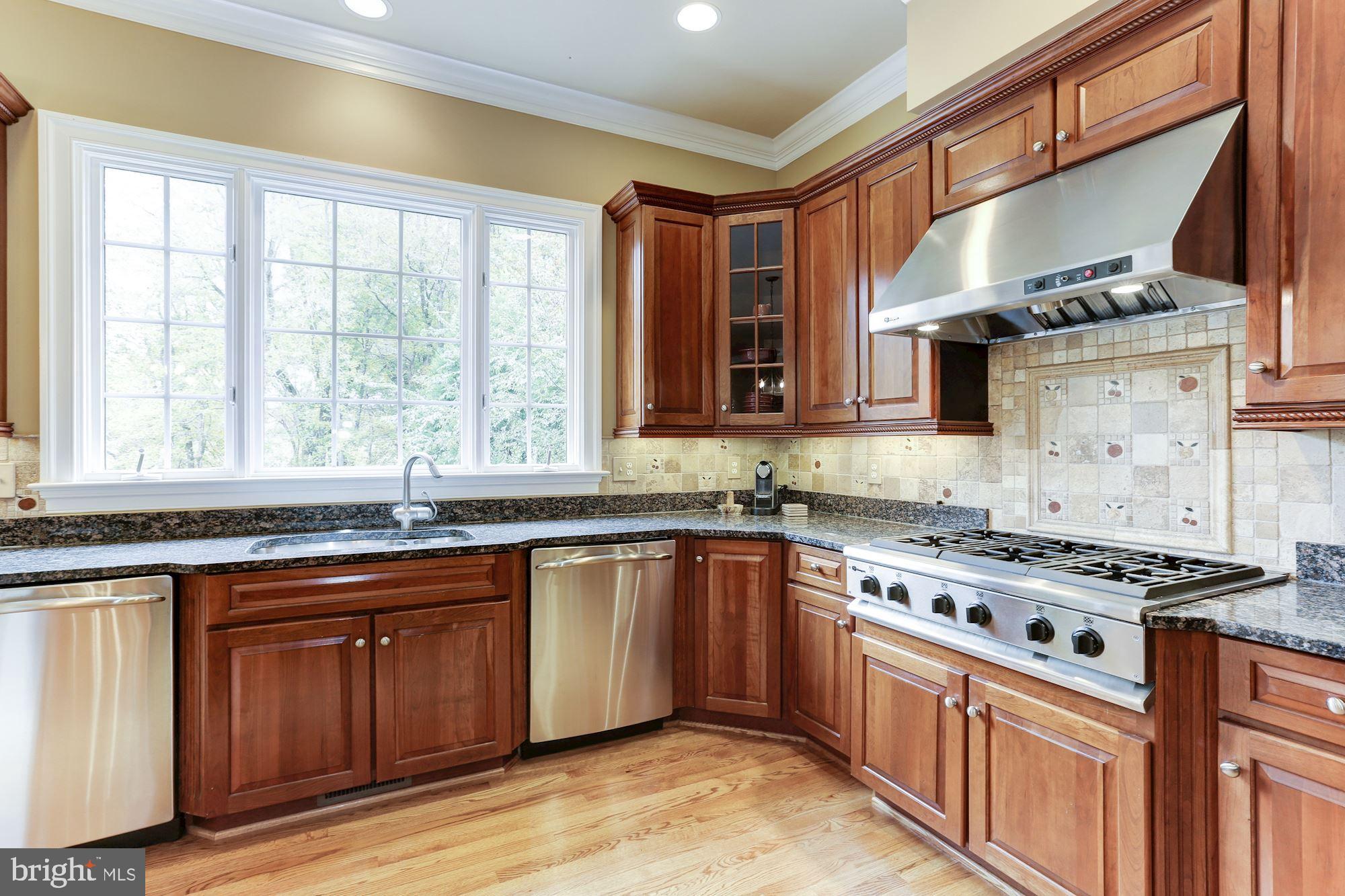 451 Walker Road Great Falls, VA 22066 - Photo 20 of 57 Gallery Image 20