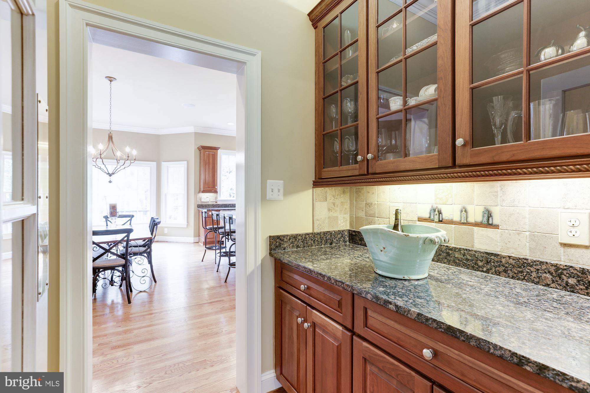 451 Walker Road Great Falls, VA 22066 - Photo 22 of 57 Gallery Image 22
