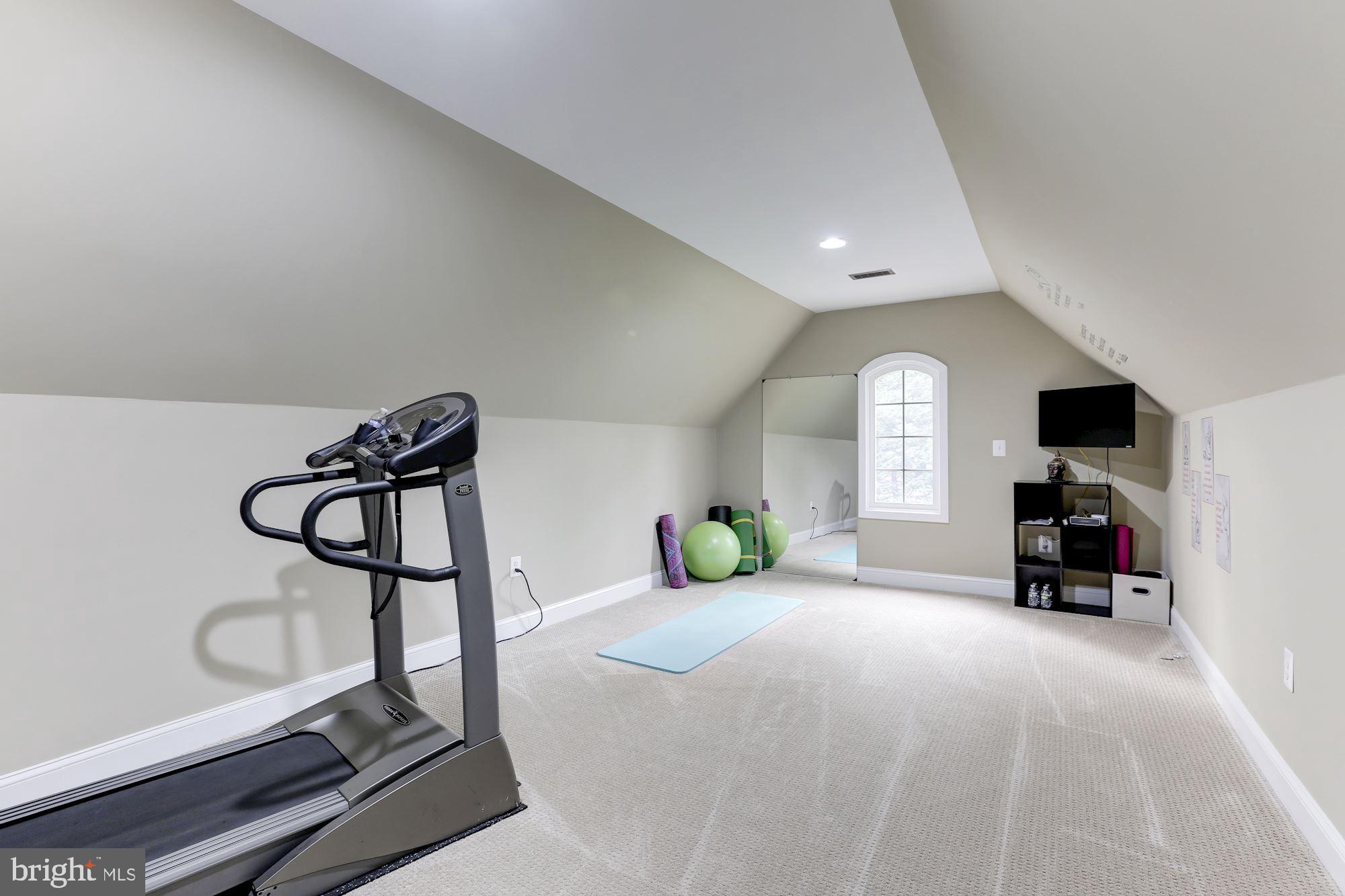 451 Walker Road Great Falls, VA 22066 - Photo 34 of 57 Gallery Image 34
