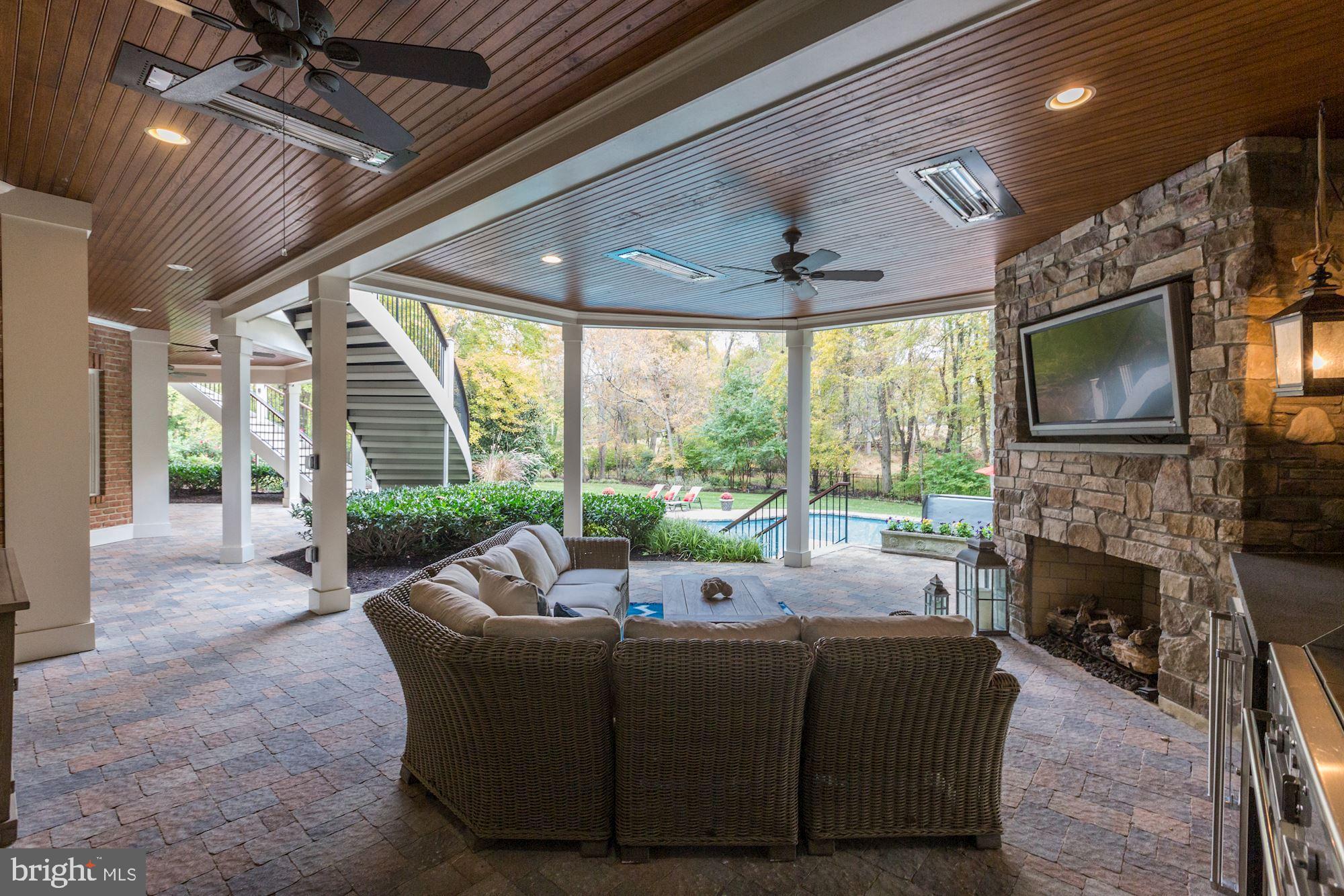 451 Walker Road Great Falls, VA 22066 - Photo 6 of 57 Gallery Image 6