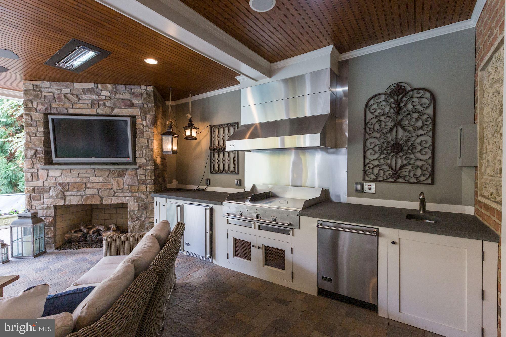 451 Walker Road Great Falls, VA 22066 - Photo 7 of 57 Gallery Image 7