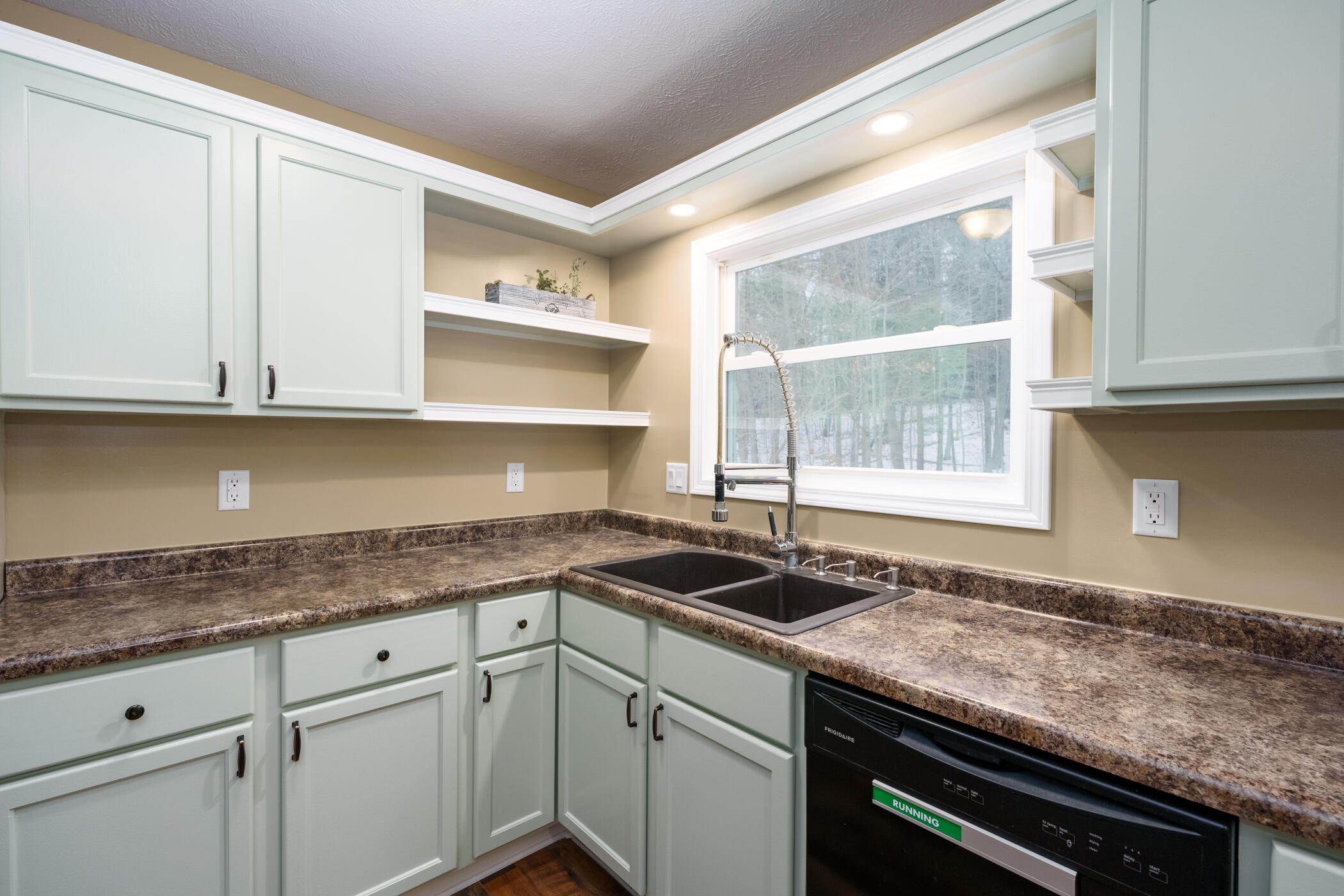 2463 Hamilton Road Battle Creek, MI 49017 - Photo 12 of 40 Hamilton_Rd_2463_BattleCreek_49017-11