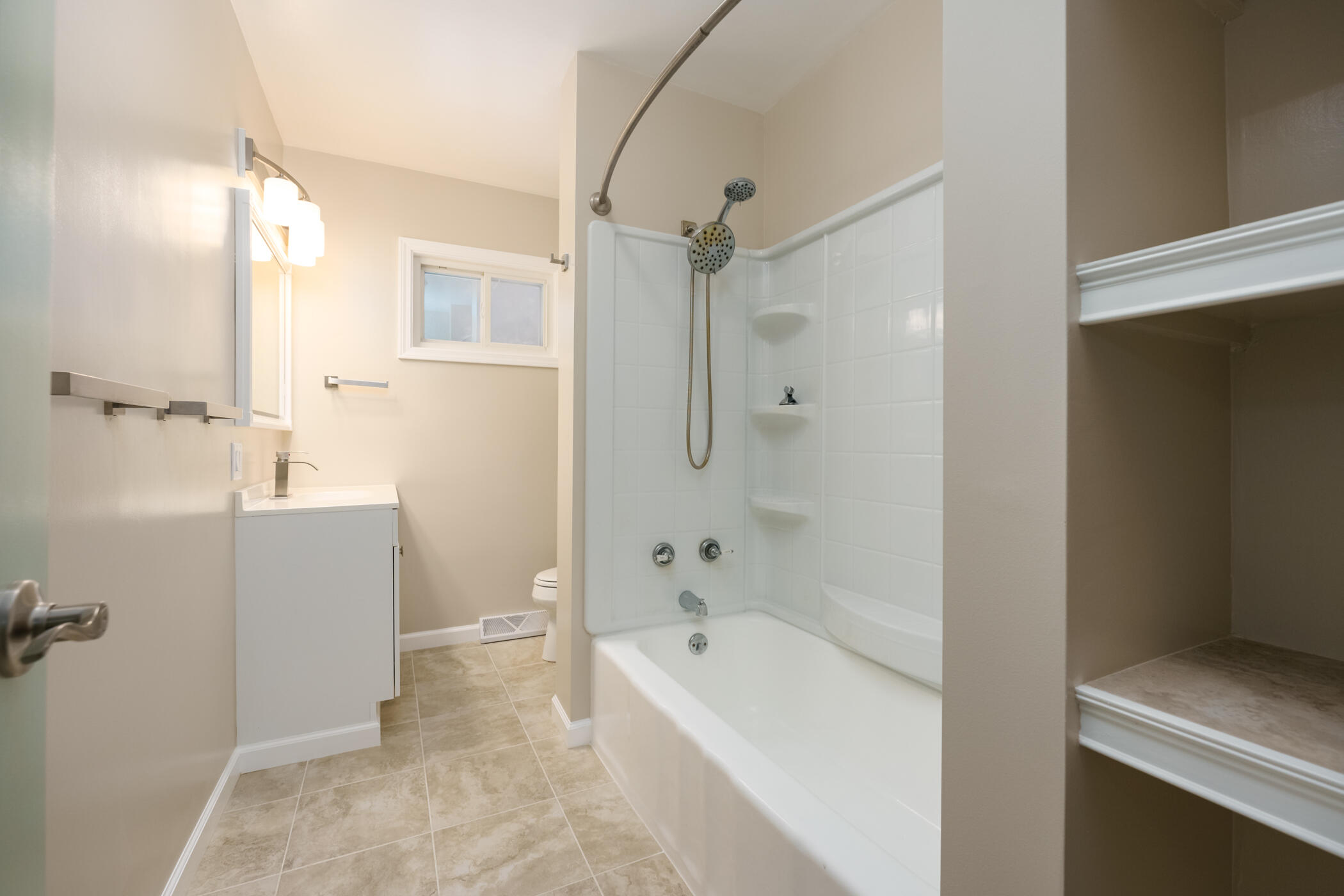 2463 Hamilton Road Battle Creek, MI 49017 - Photo 15 of 40 Hamilton_Rd_2463_BattleCreek_49017-14