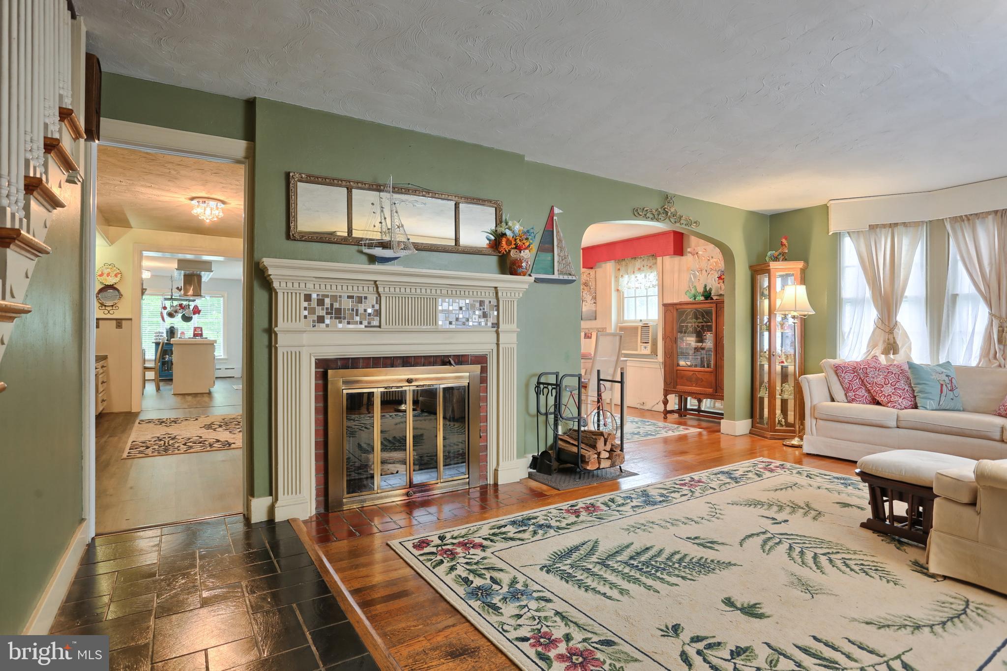 Living room (view 1)