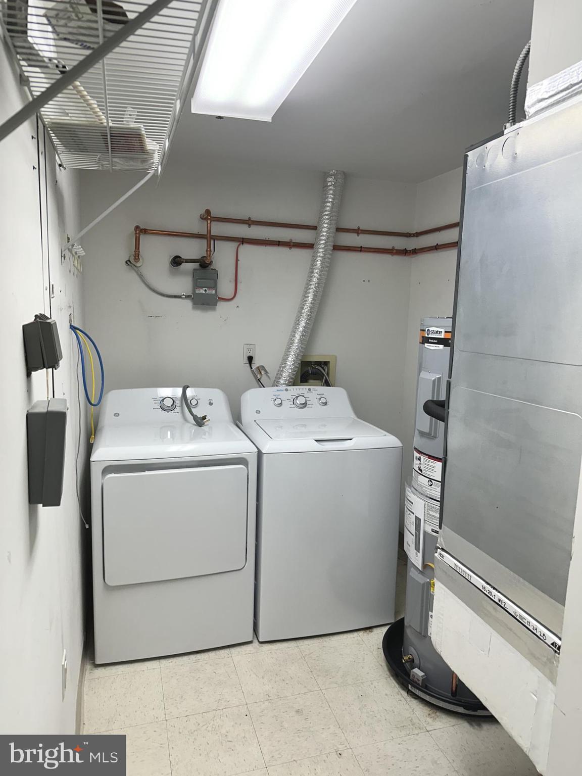 930 Astern Way, Unit 511 Annapolis, MD 21401 - Photo 13 of 27 a utility room with dryer and washer