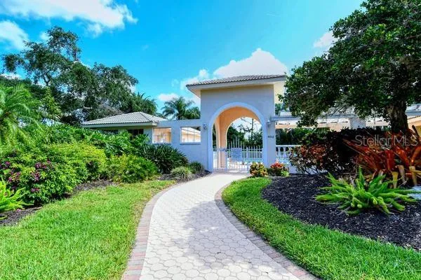 $2,400 | 4062 Westbourne Circle, Sarasota, FL 34238